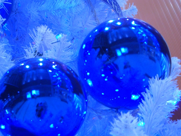 A Blue Christmas online service for those who are hurting | Sacraparental.com | Image credit: Blue Christmas, Aki Sato